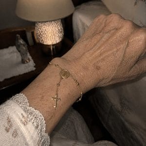 Pulseira recebida por Dona Vera